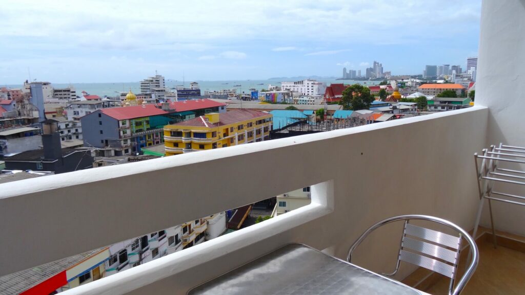 Balcony Seaview Pattayarentaroom